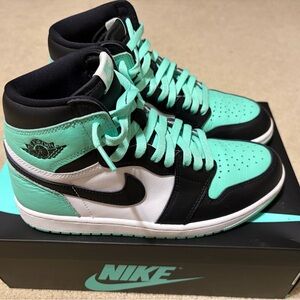 Nike Air Jordan 1 Retro Black-Green Glow High Tops